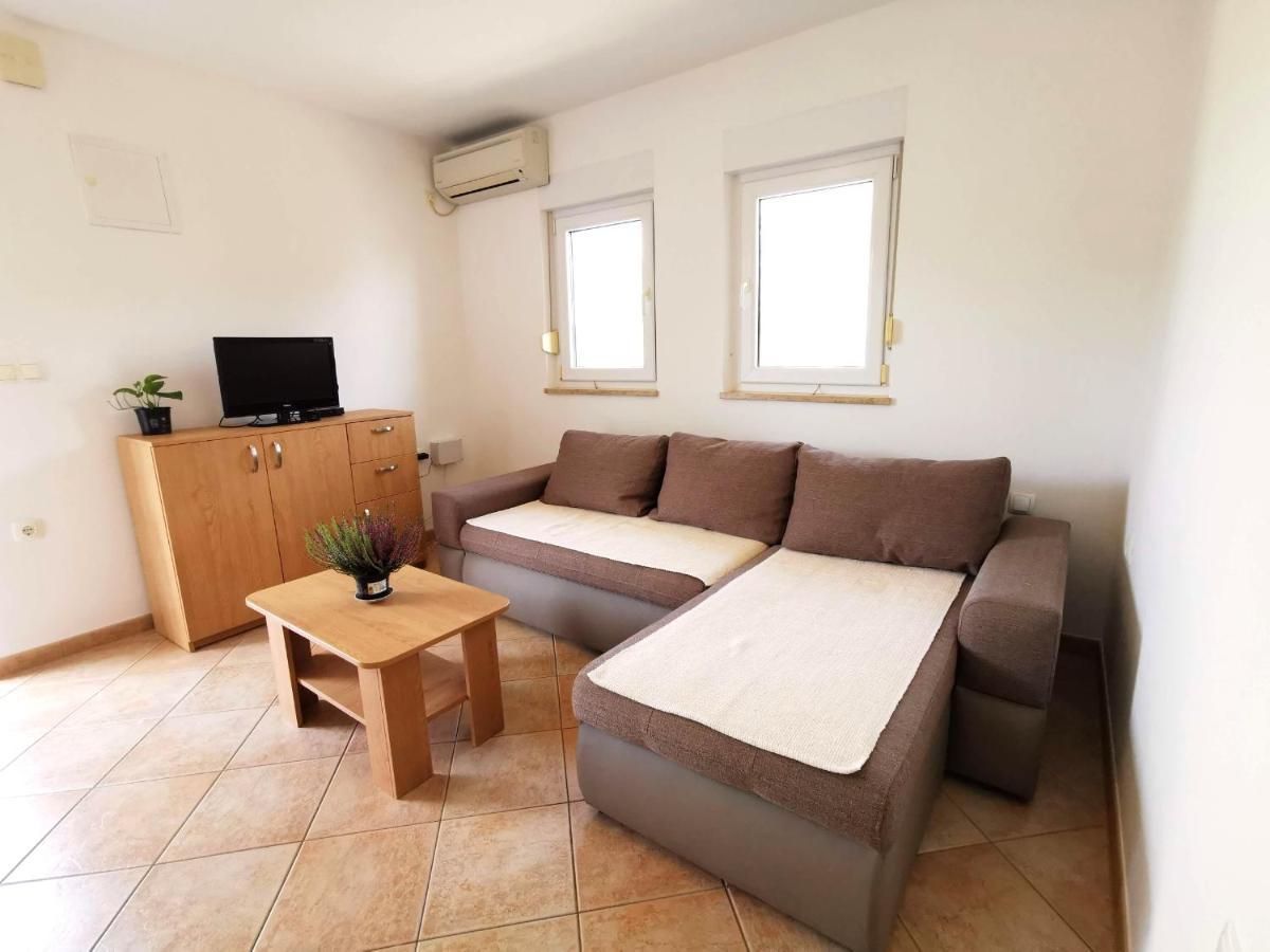 Apartment Dundo In Quiet Green Area Медулин Екстериор снимка