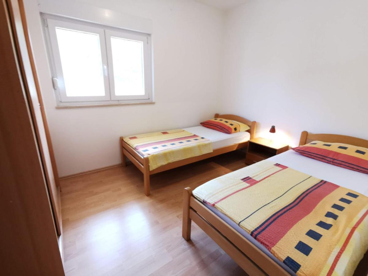 Apartment Dundo In Quiet Green Area Медулин Екстериор снимка