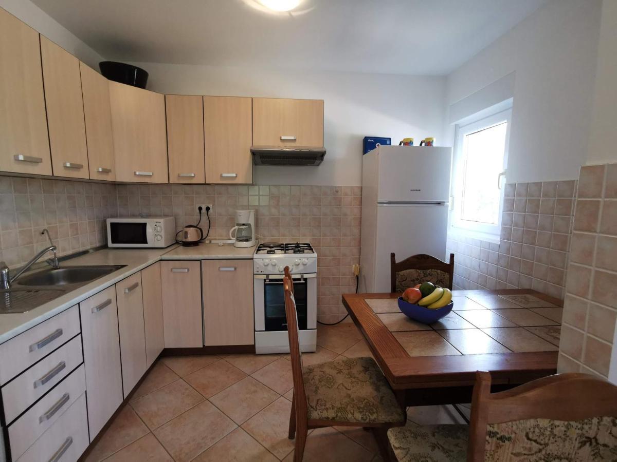 Apartment Dundo In Quiet Green Area Медулин Екстериор снимка