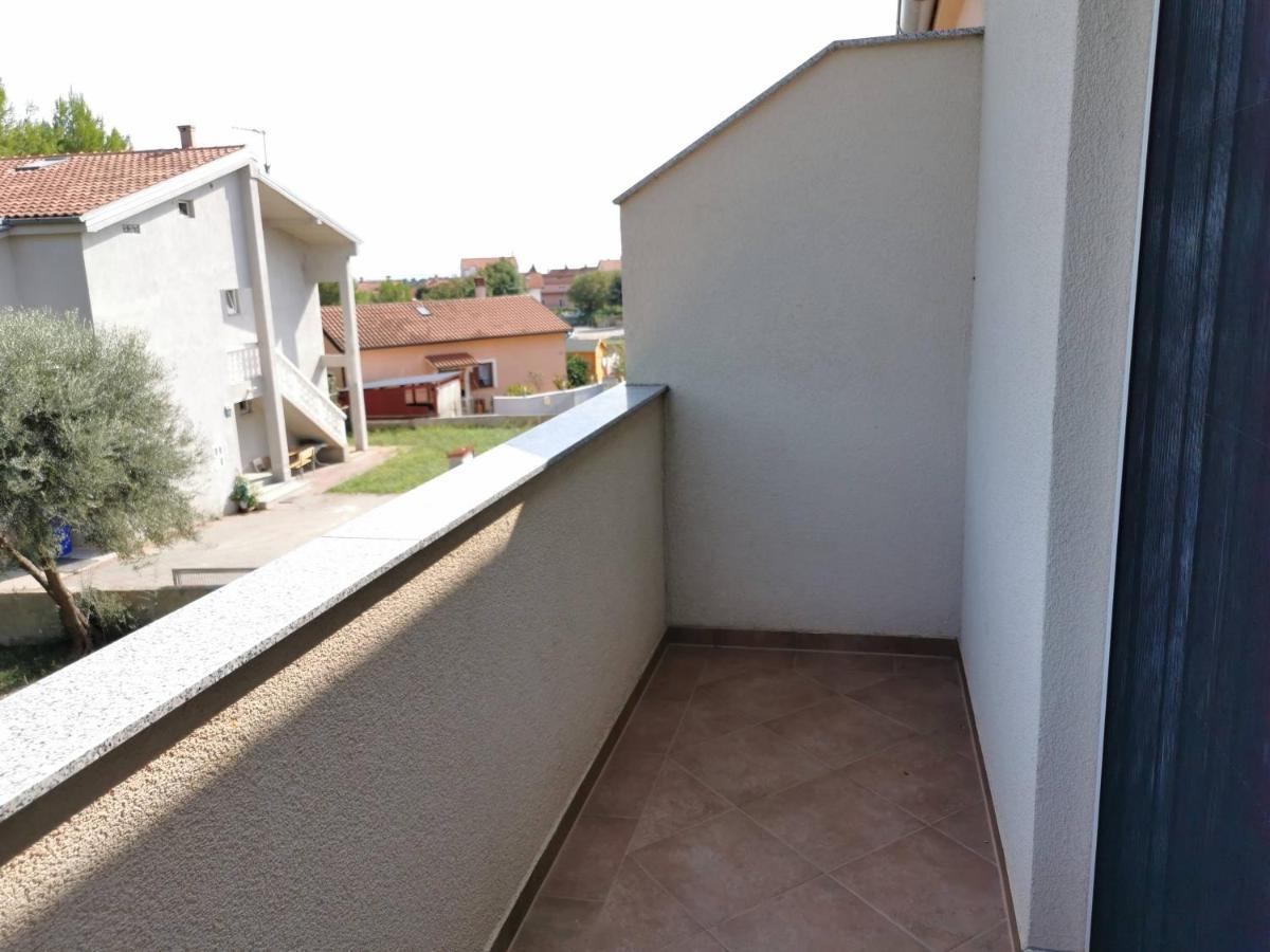 Apartment Dundo In Quiet Green Area Медулин Екстериор снимка