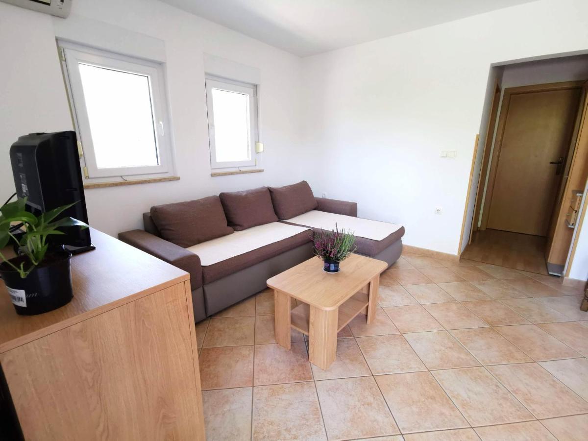 Apartment Dundo In Quiet Green Area Медулин Екстериор снимка