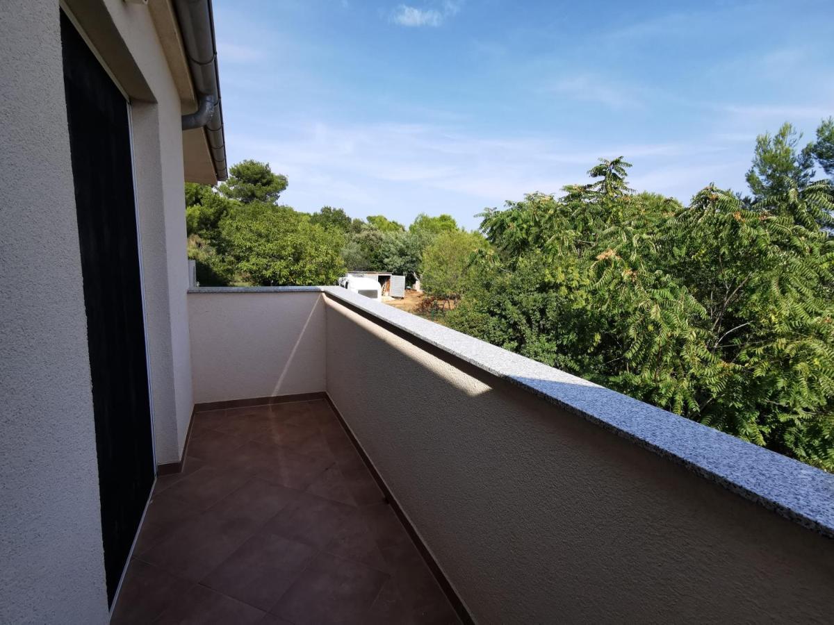 Apartment Dundo In Quiet Green Area Медулин Екстериор снимка