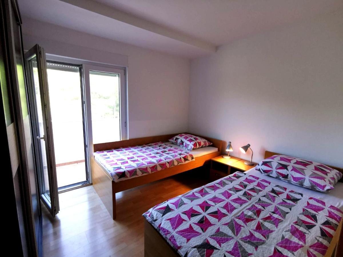 Apartment Dundo In Quiet Green Area Медулин Екстериор снимка