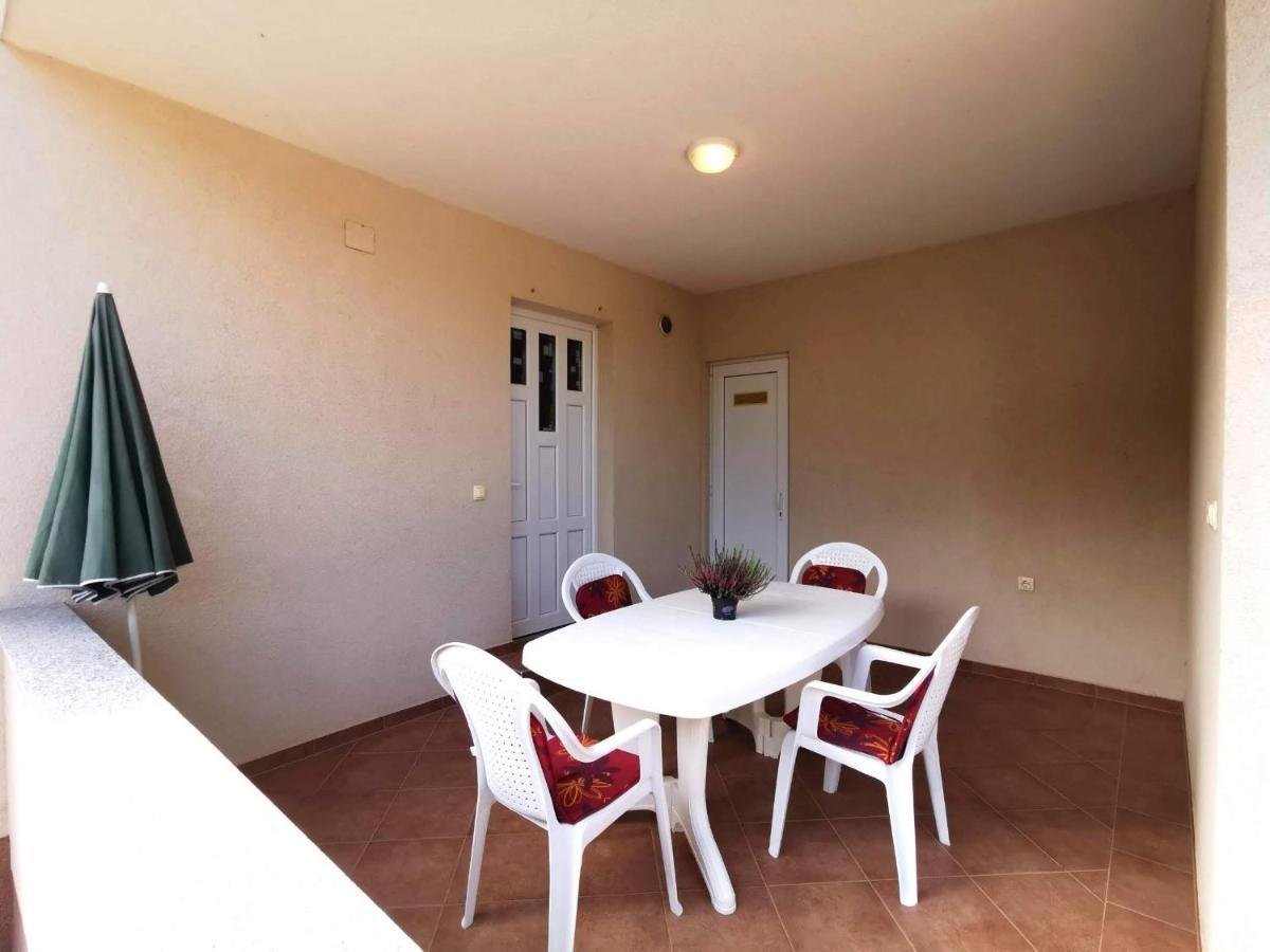 Apartment Dundo In Quiet Green Area Медулин Екстериор снимка