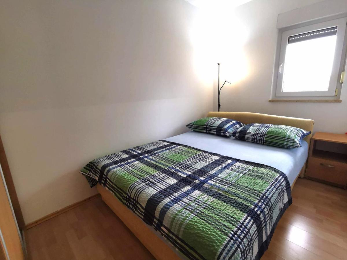 Apartment Dundo In Quiet Green Area Медулин Екстериор снимка