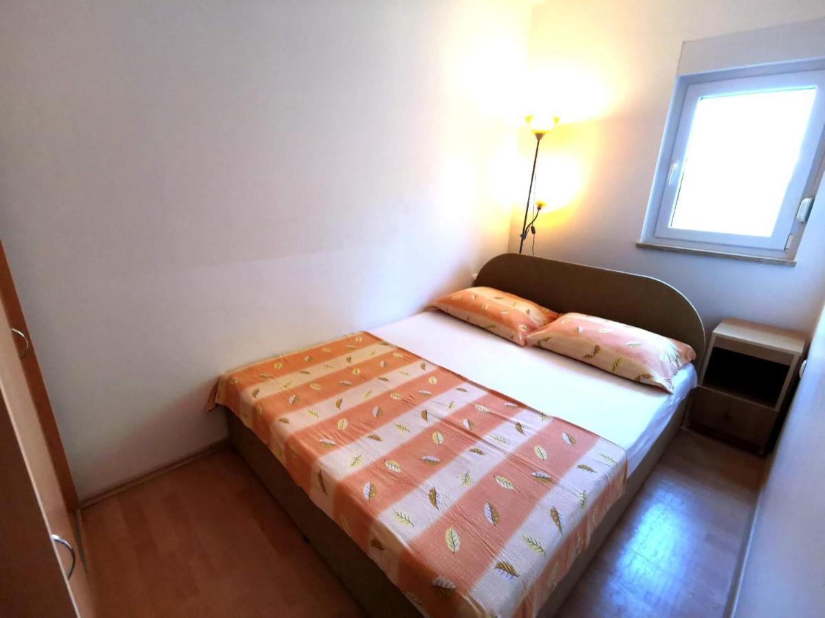 Apartment Dundo In Quiet Green Area Медулин Екстериор снимка