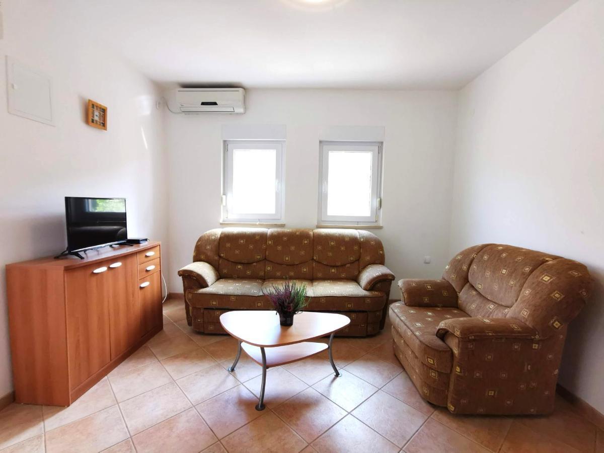 Apartment Dundo In Quiet Green Area Медулин Екстериор снимка
