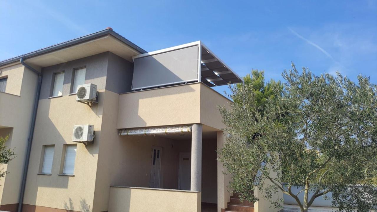 Apartment Dundo In Quiet Green Area Медулин Екстериор снимка